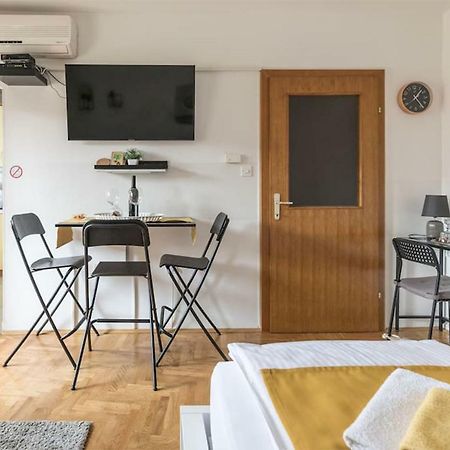 Studio Apartman Comodo Загреб Экстерьер фото